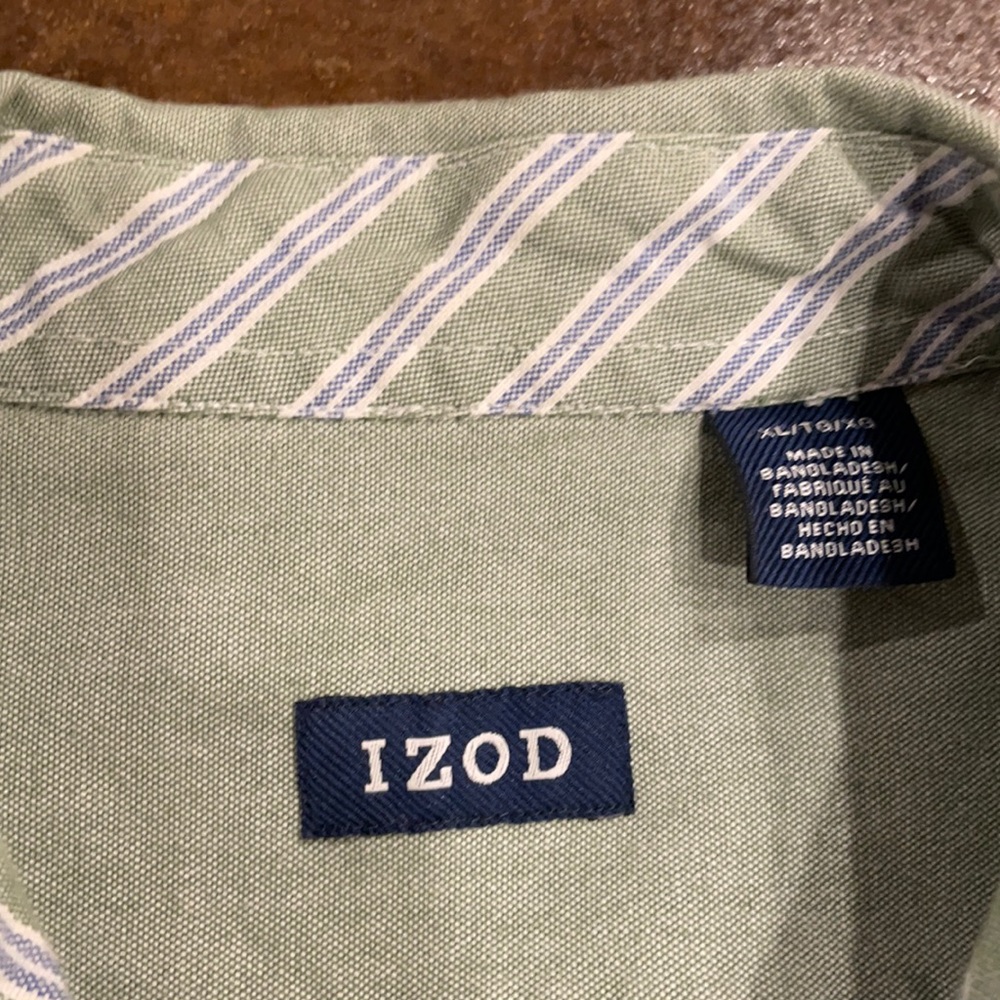 Great spring season button down. 100% cotton.